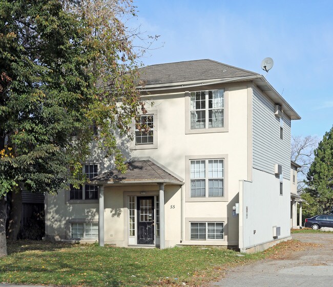 55 Woodbine Cres