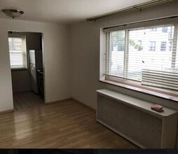 5237 5th Ave, Unit A2 in Pittsburgh, PA - Building Photo - Building Photo