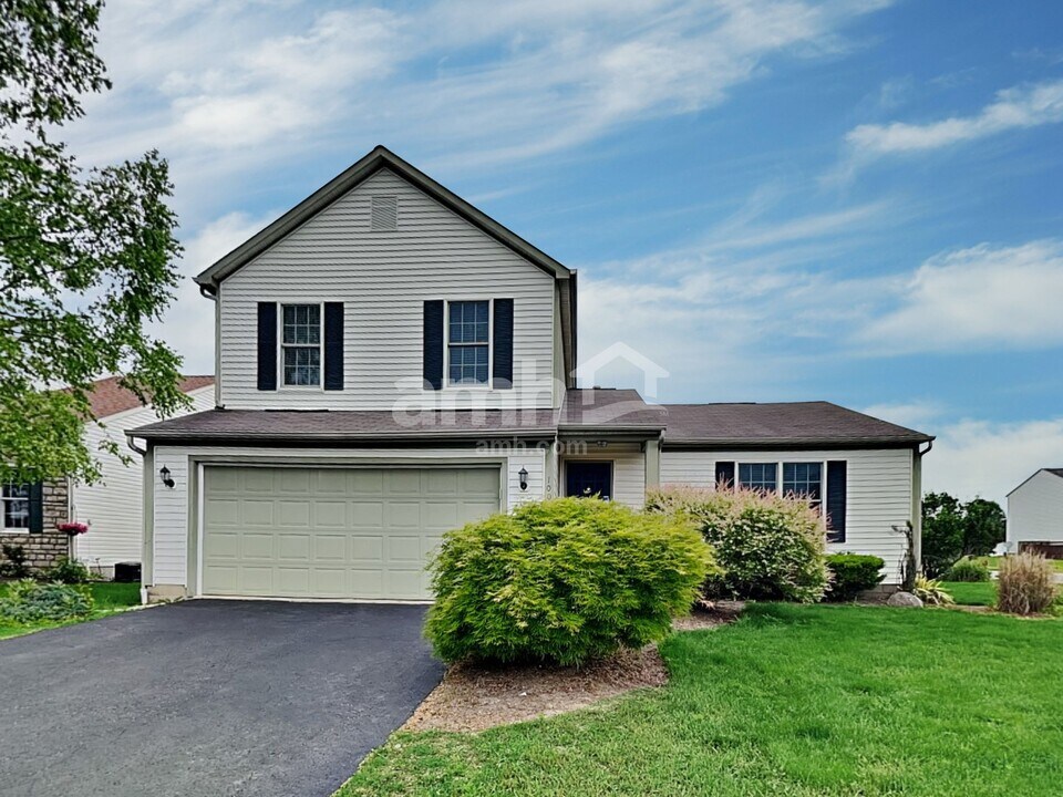 100 Winesap St in Pataskala, OH - Building Photo