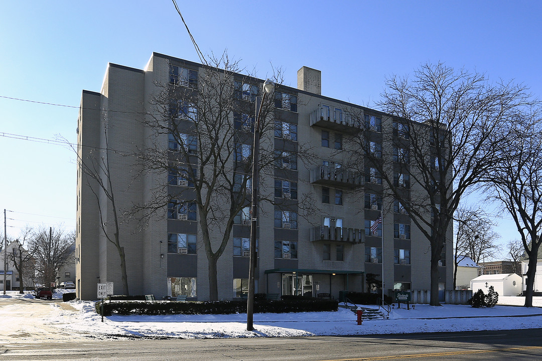 Firelands Apartments in Lorain, OH - Building Photo