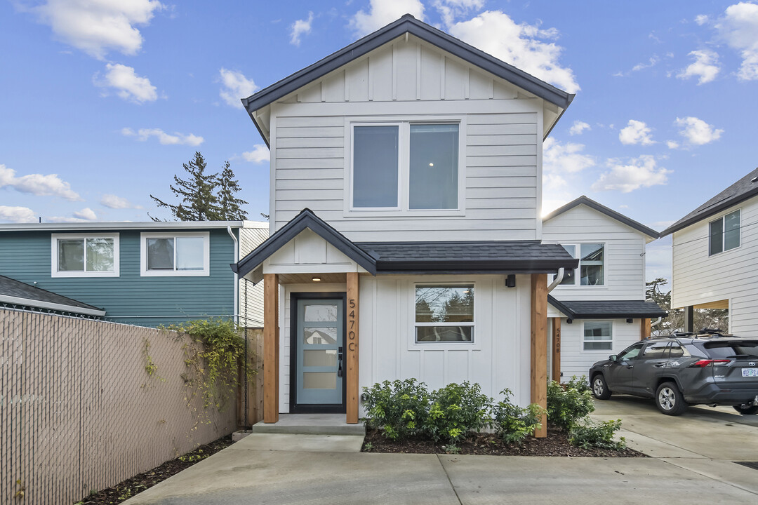 5470 SE Bybee Blvd in Portland, OR - Building Photo
