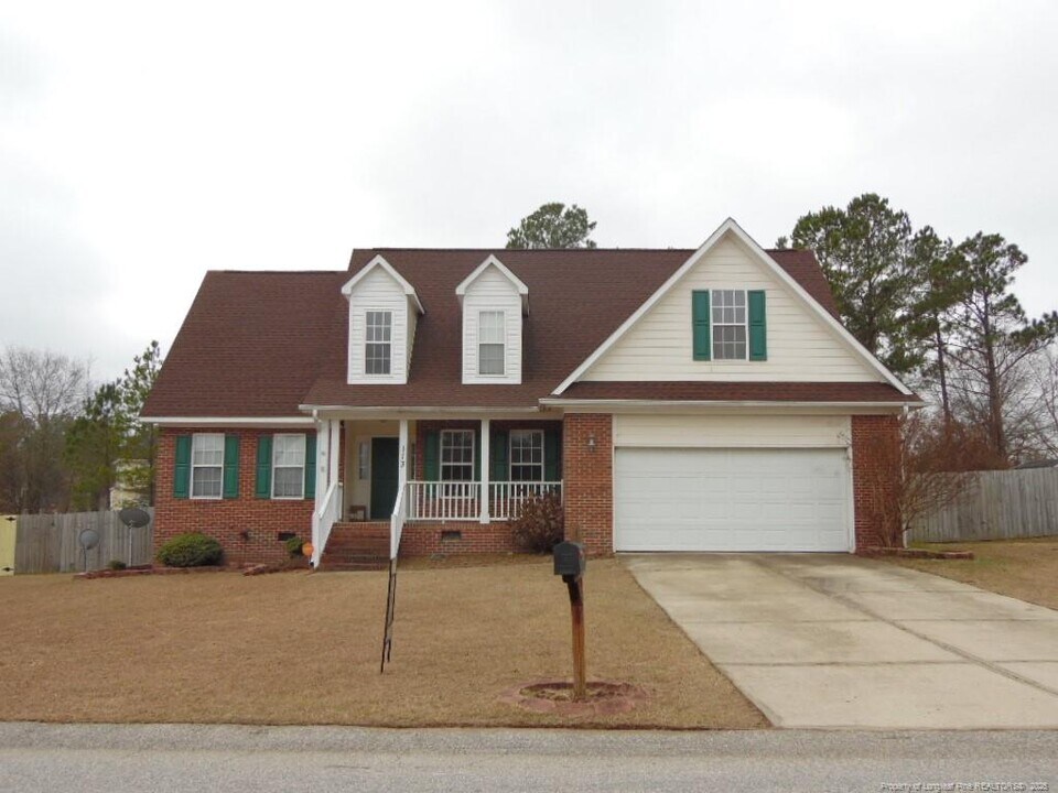 113 Blue Water Dr in Raeford, NC - Building Photo