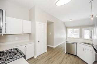 110 Glenridge Dr in Newnan, GA - Foto de edificio - Building Photo