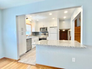 137 Tanglewood Dr in Hampton, VA - Building Photo - Building Photo