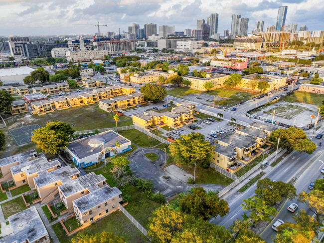 2000 NW 3rd Ave in Miami, FL - Foto de edificio - Building Photo