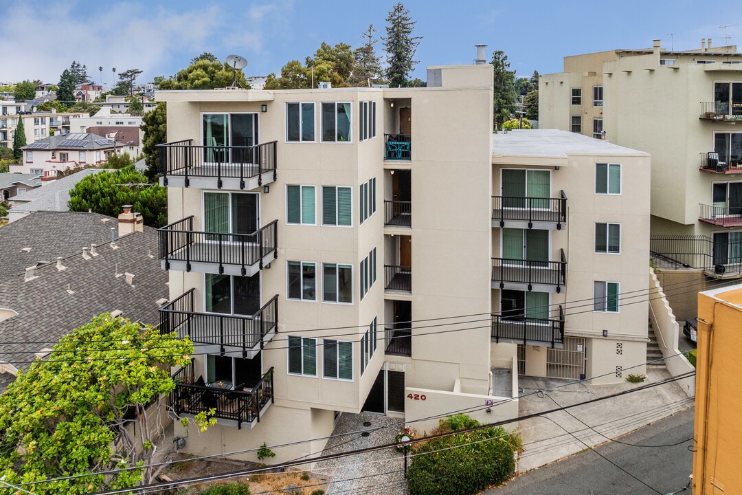Adams Point Apartments in Oakland, CA - Foto de edificio