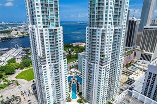 253 NE 2nd St, Unit 1601 in Miami, FL - Building Photo