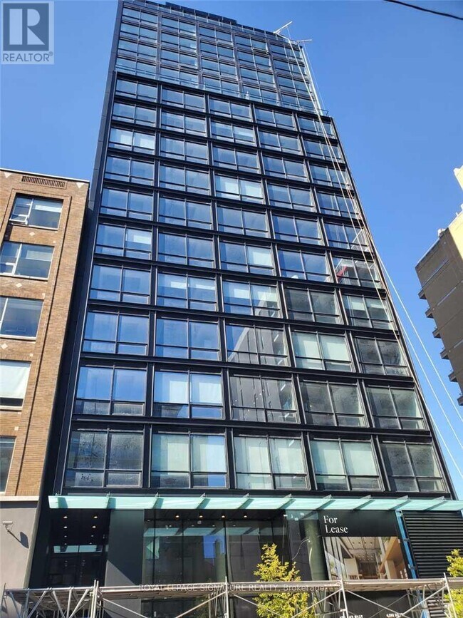property at 458-458 Richmond St W