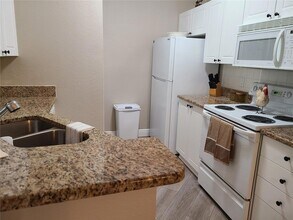 5174 Northridge Rd, Unit 112 in Sarasota, FL - Building Photo - Building Photo