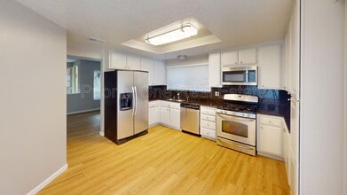 4002 Carmel Brooks Way in San Diego, CA - Building Photo - Building Photo