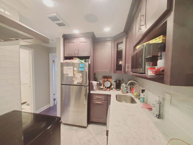 24 Adams Ave in Stamford, CT - Building Photo - Building Photo