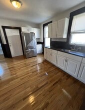 48 Riverview Pl in Stratford, CT - Foto de edificio - Building Photo