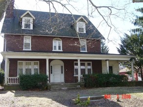 1242 E Lincoln Hwy in Coatesville, PA - Building Photo - Building Photo