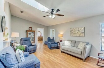 2462 Briar Oak Cir in Sarasota, FL - Building Photo - Building Photo