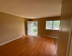 2264 Stieber St in Westland, MI - Building Photo - Building Photo