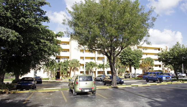 Blue Grotto Apartments in Miami, FL - Building Photo - Building Photo