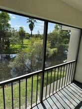 303 Racquet Club Rd in Weston, FL - Building Photo - Building Photo