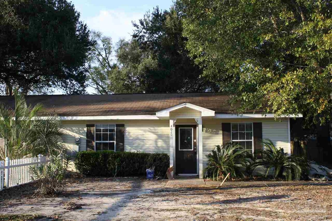 4020 Florence St in Pace, FL - Building Photo