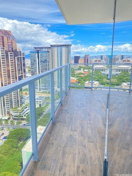 888 Kapiolani Blvd in Honolulu, HI - Foto de edificio - Building Photo