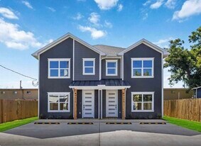 4624 Mayflower St in Houston, TX - Building Photo