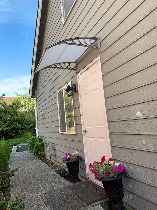 27541 44th Pl S, Unit Private Guest House