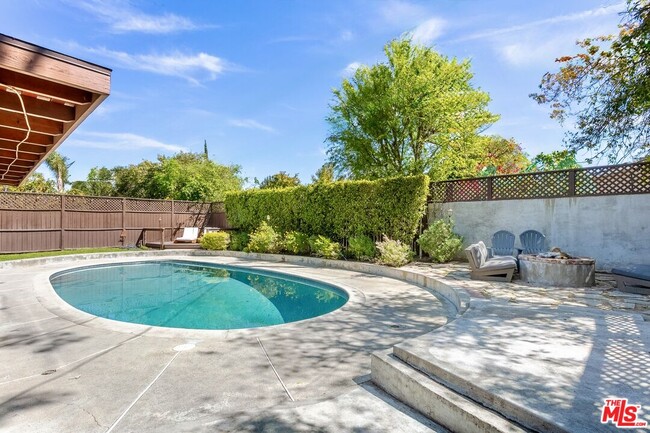 6308 Glide Ave in Los Angeles, CA - Building Photo - Building Photo