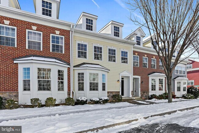 5807 Duncan Dr in Ellicott City, MD - Building Photo - Building Photo