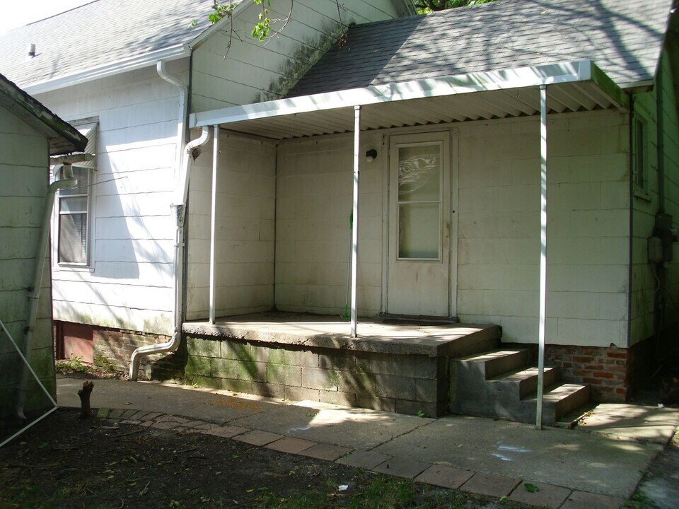 214 E Walker St in Macomb, IL - Building Photo