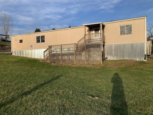626 Flinn Ave in Ronco, PA - Building Photo - Building Photo