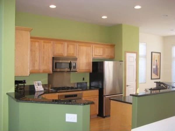 2375 132nd Ave SE in Bellevue, WA - Foto de edificio - Building Photo