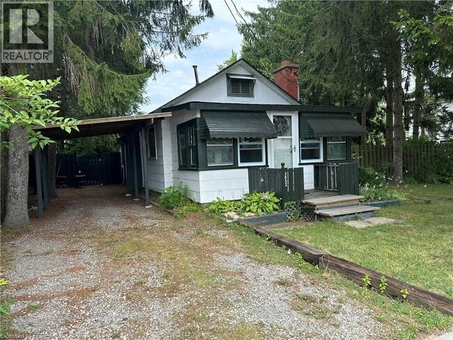 property at 3852 Roxborough Ave