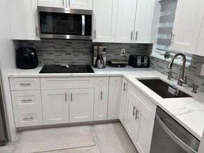 369 Waterside Dr in Hypoluxo, FL - Building Photo - Building Photo