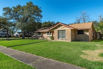 2720 Blueberry Ln in Pasadena, TX - Building Photo - Building Photo