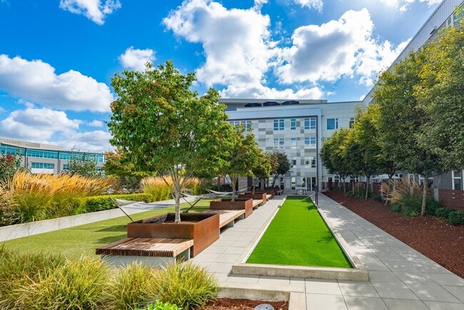 Dwell At Kent Station Apartments in Kent, WA - Foto de edificio - Building Photo