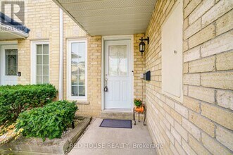 48 Heathcliffe Square in Brampton, ON - Building Photo - Building Photo