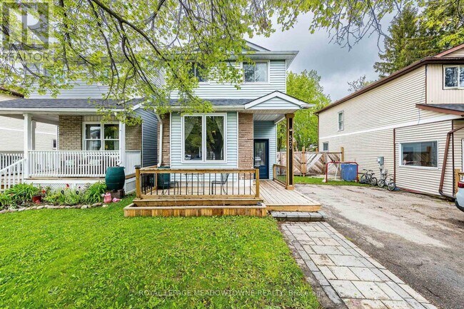 property at 520 Pineview Gardens
