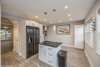 5236 W 54th St in Chicago, IL - Building Photo - Building Photo