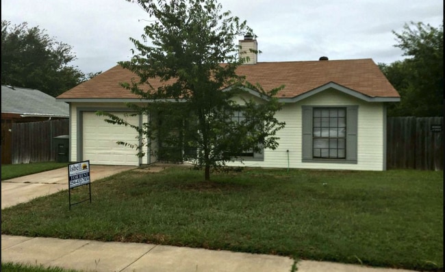 property at 3809 London Ln