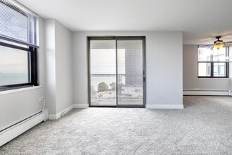 Oglesby Towers Apartments in Chicago, IL - Foto de edificio - Interior Photo