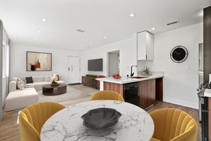 701 N Hill Pl in Los Angeles, CA - Building Photo