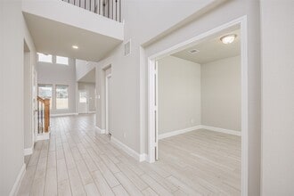 1942 Mustang Blf Ln in Katy, TX - Building Photo - Building Photo