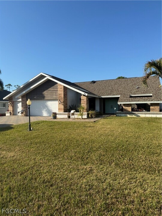 7599 Twin Eagle Ln in Ft. Myers, FL - Building Photo