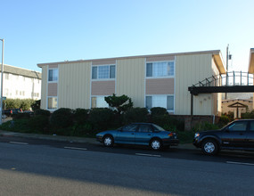 415 Esplanade Ave in Pacifica, CA - Building Photo - Building Photo