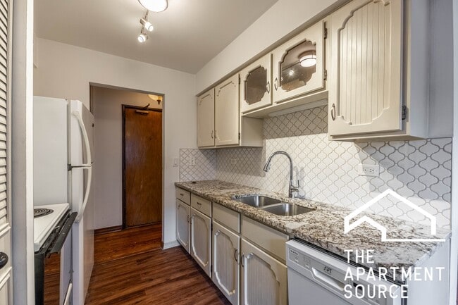 420 W Aldine Ave, Unit 402 in Chicago, IL - Building Photo - Building Photo