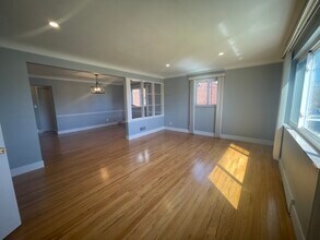 5706 Grace Ave, Unit 1 in Cincinnati, OH - Building Photo - Building Photo