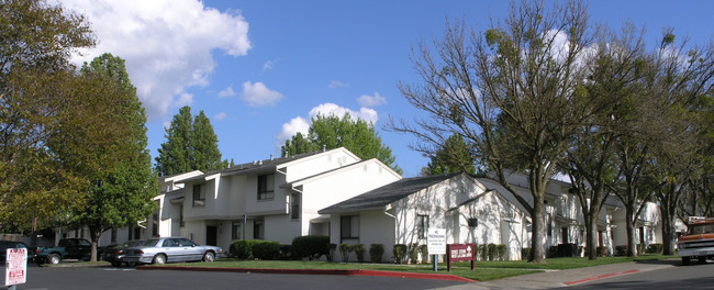 La Loma in Rancho Cordova, CA - Building Photo - Building Photo