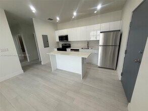 879 E 24th St in Hialeah, FL - Building Photo - Building Photo