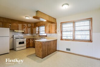 9303 E 81st Terrace in Raytown, MO - Foto de edificio - Building Photo