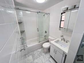 FIFTH AVENUE, Unit 16F in New York, NY - Building Photo - Building Photo