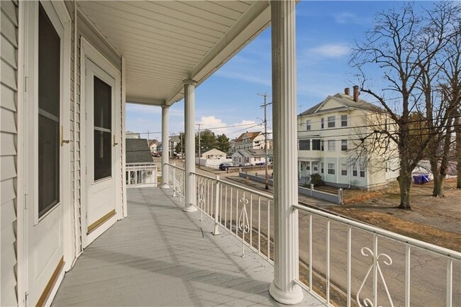 984 York Ave in Pawtucket, RI - Building Photo - Building Photo